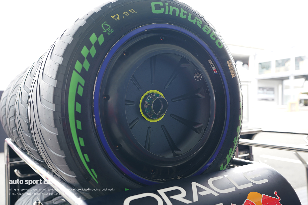 2026年F1第3戦日本GP木曜日　レッドブルのホイール＆ホイールカバー（リヤ）