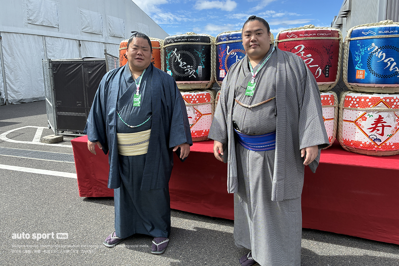 公益財団法人日本相撲協会とF1日本GPがコラボ。26日には現役大相撲力士の一山本関、大栄翔関がパドックに登場した