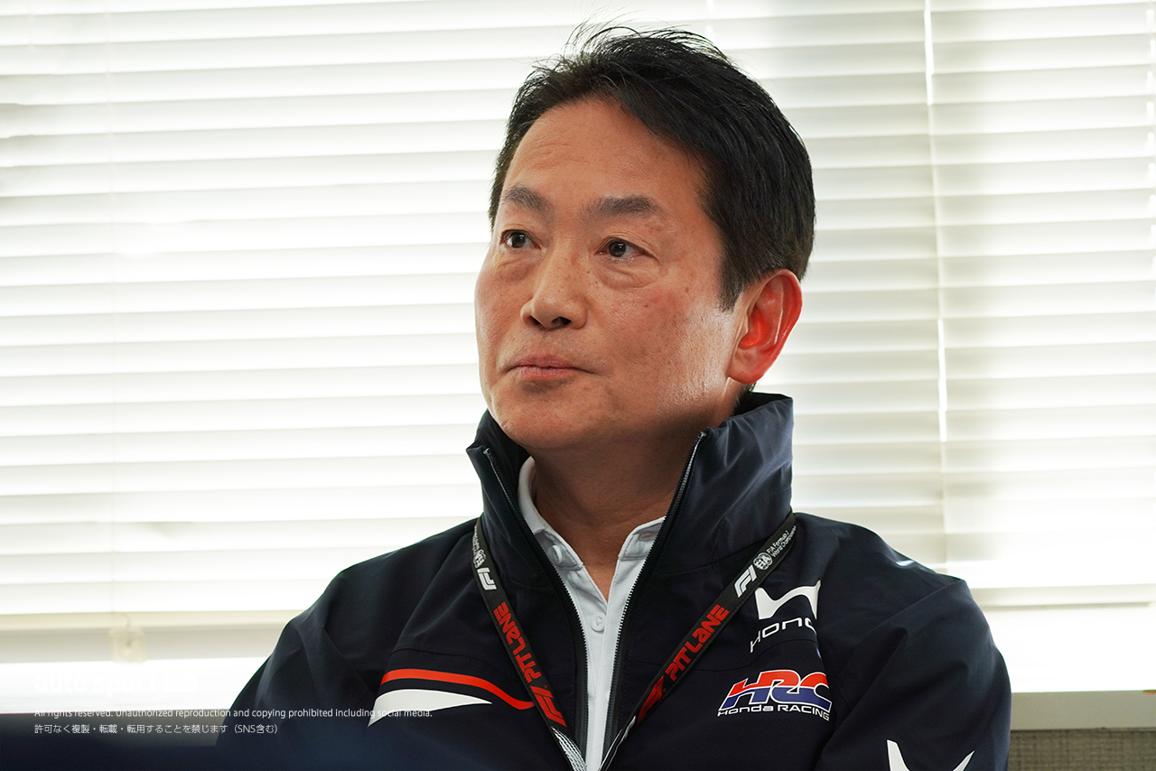 2026年F1第3戦日本GP木曜日　ホンダ・レーシング（HRC）主催の囲み取材に登場した渡辺康治社長