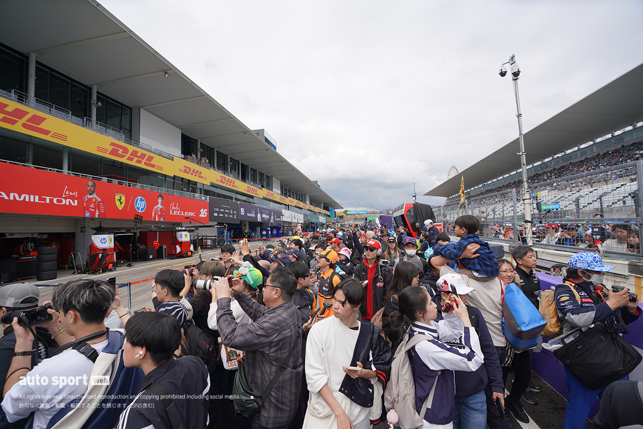 2026年F1第3戦日本GP木曜日　ノンストップ・ピットレーンウォークの様子