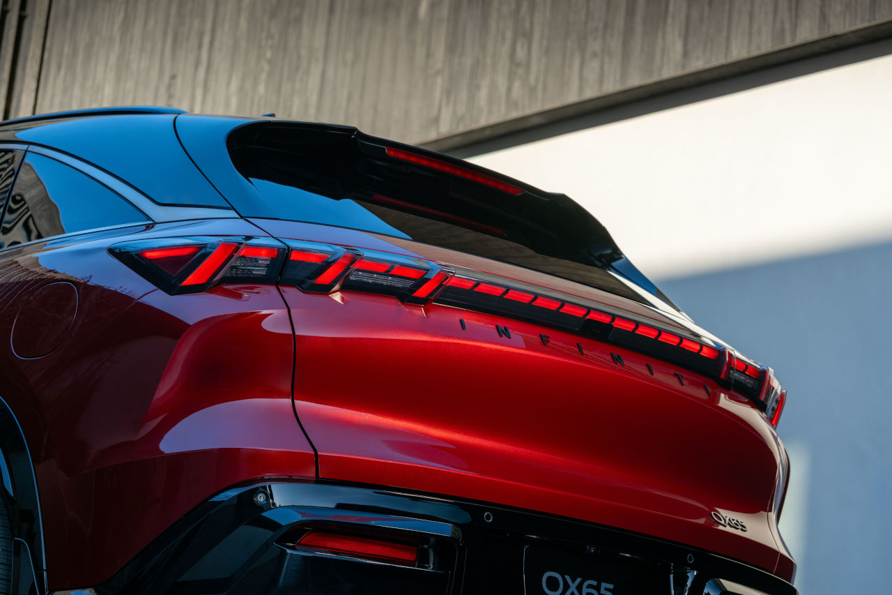 ニッサン、新型『インフィニティQX65』を発表。大胆なファストバックデザインを採用した高級SUV