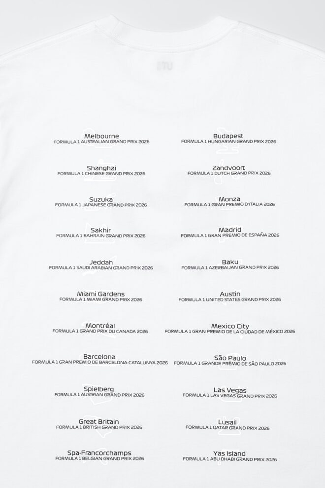 ユニクロ『ディズニー x F1 UT』 MEN（ホワイト／商品番号：488131）／フロント