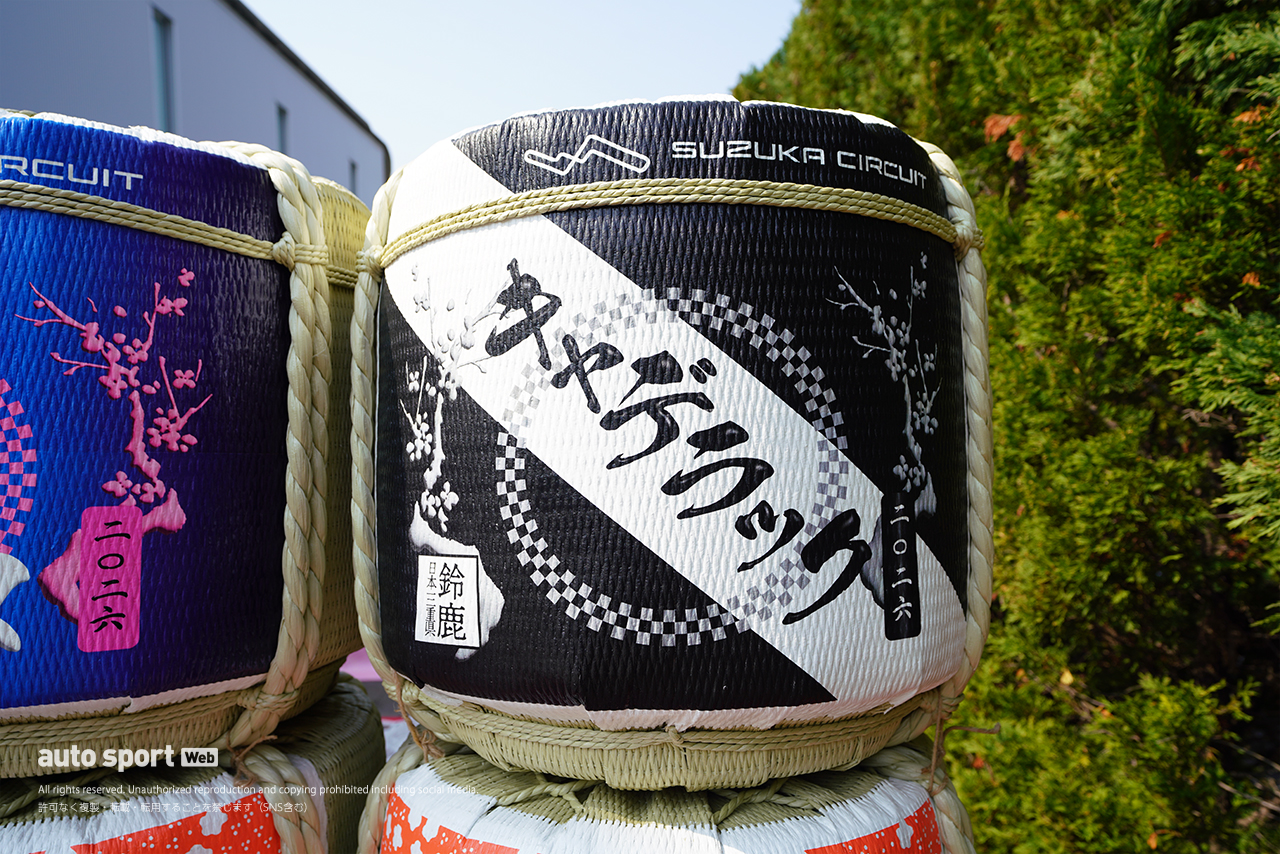 2026年F1第3戦日本GPで展示された日本酒の樽／キャデラック