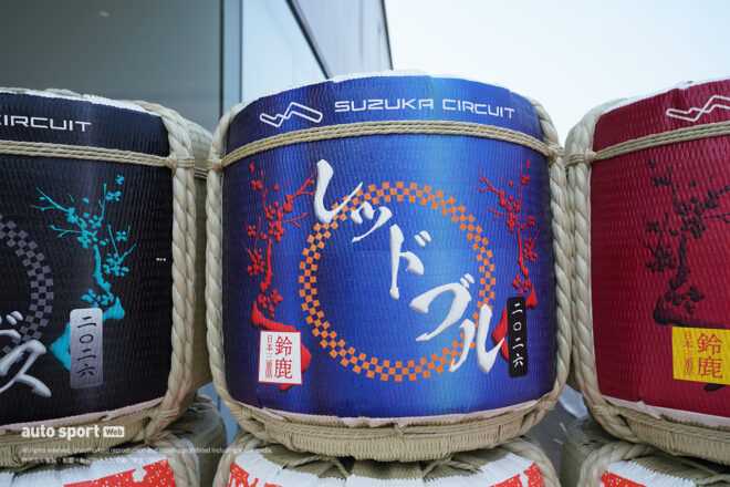 2026年F1第3戦日本GPで展示された日本酒の樽／レッドブル