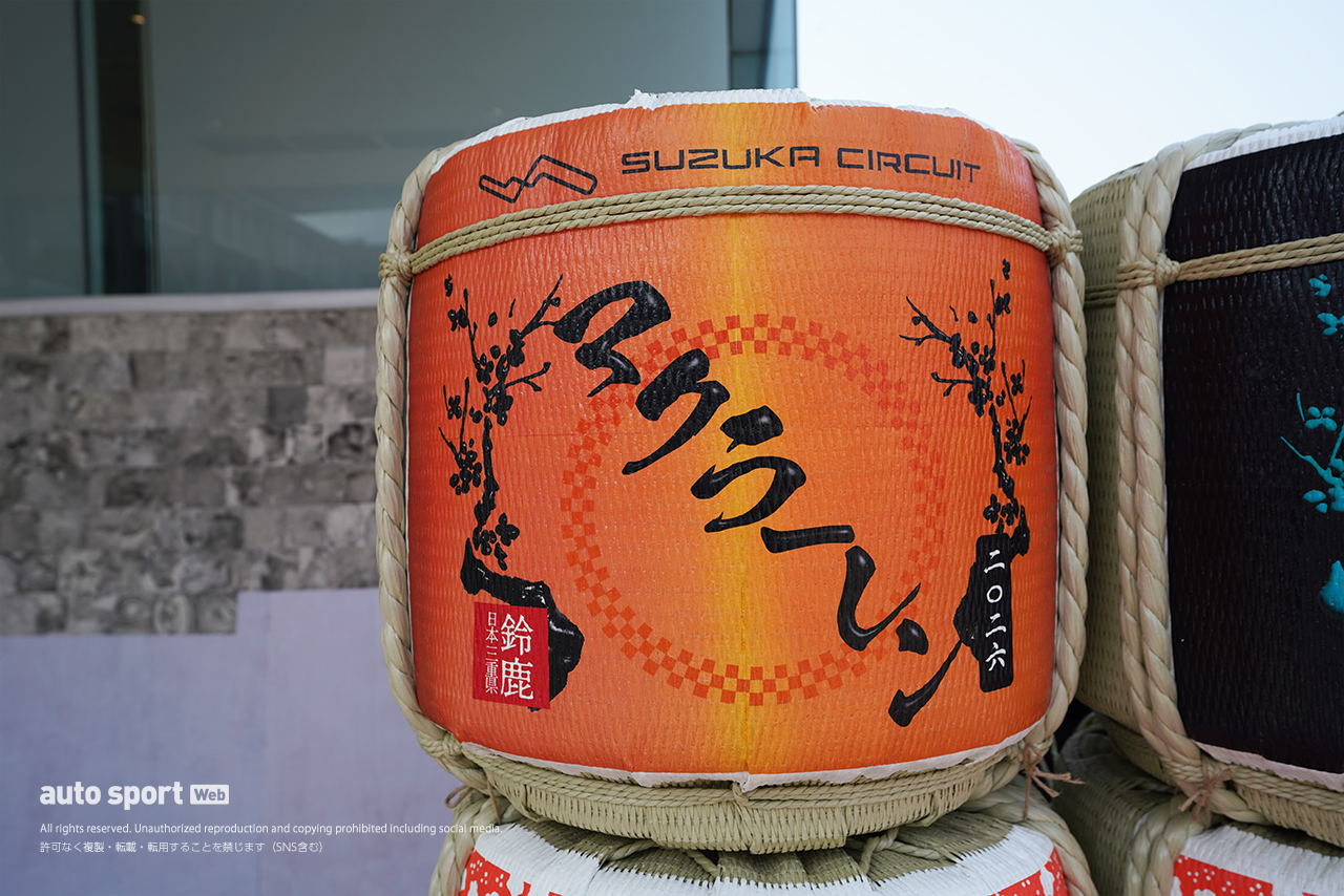 2026年F1第3戦日本GPで展示された日本酒の樽／マクラーレン