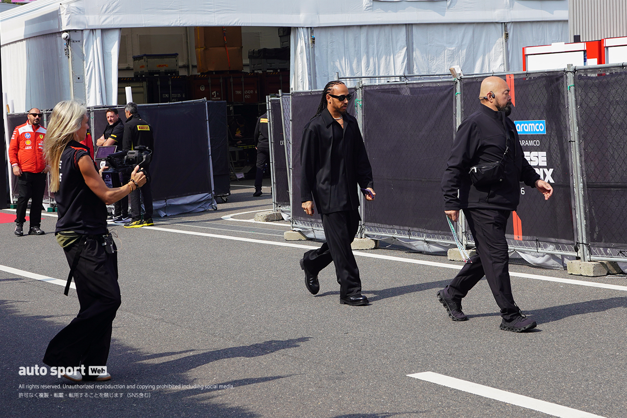 2026年F1第3戦日本GP土曜日／ルイス・ハミルトン（フェラーリ）の通勤風景