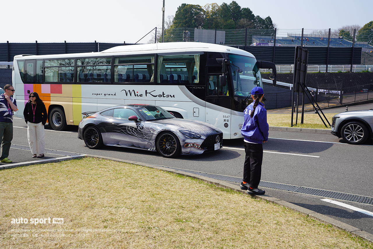2026年F1第3戦日本GP土曜日／アンドレア・キミ・アントネッリ（メルセデス）の通勤風景