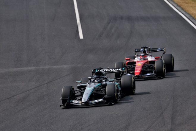 ジョージ・ラッセル（メルセデス）とシャルル・ルクレール（フェラーリ）のバトル