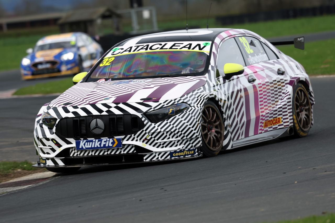 BTCCクロフト公式テストは王者イングラムが初日トップ、BMWデレオンは正式契約前にレコード更新