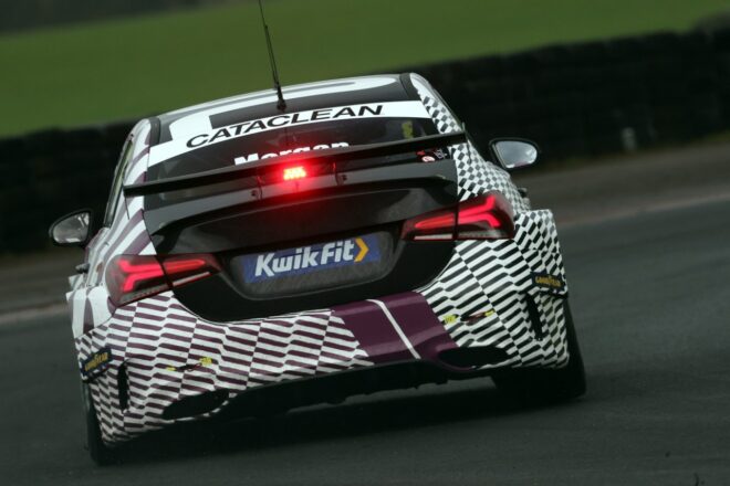 BTCCクロフト公式テストは王者イングラムが初日トップ、BMWデレオンは正式契約前にレコード更新