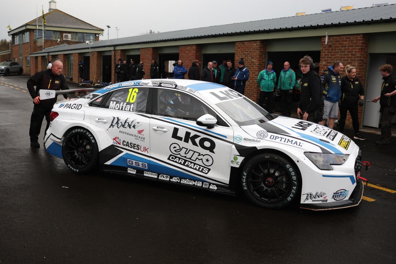 BTCCクロフト公式テストは王者イングラムが初日トップ、BMWデレオンは正式契約前にレコード更新