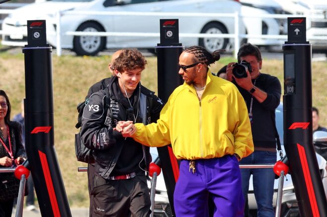 ルイス・ハミルトン（フェラーリ）とアンドレア・キミ・アントネッリ（メルセデス）