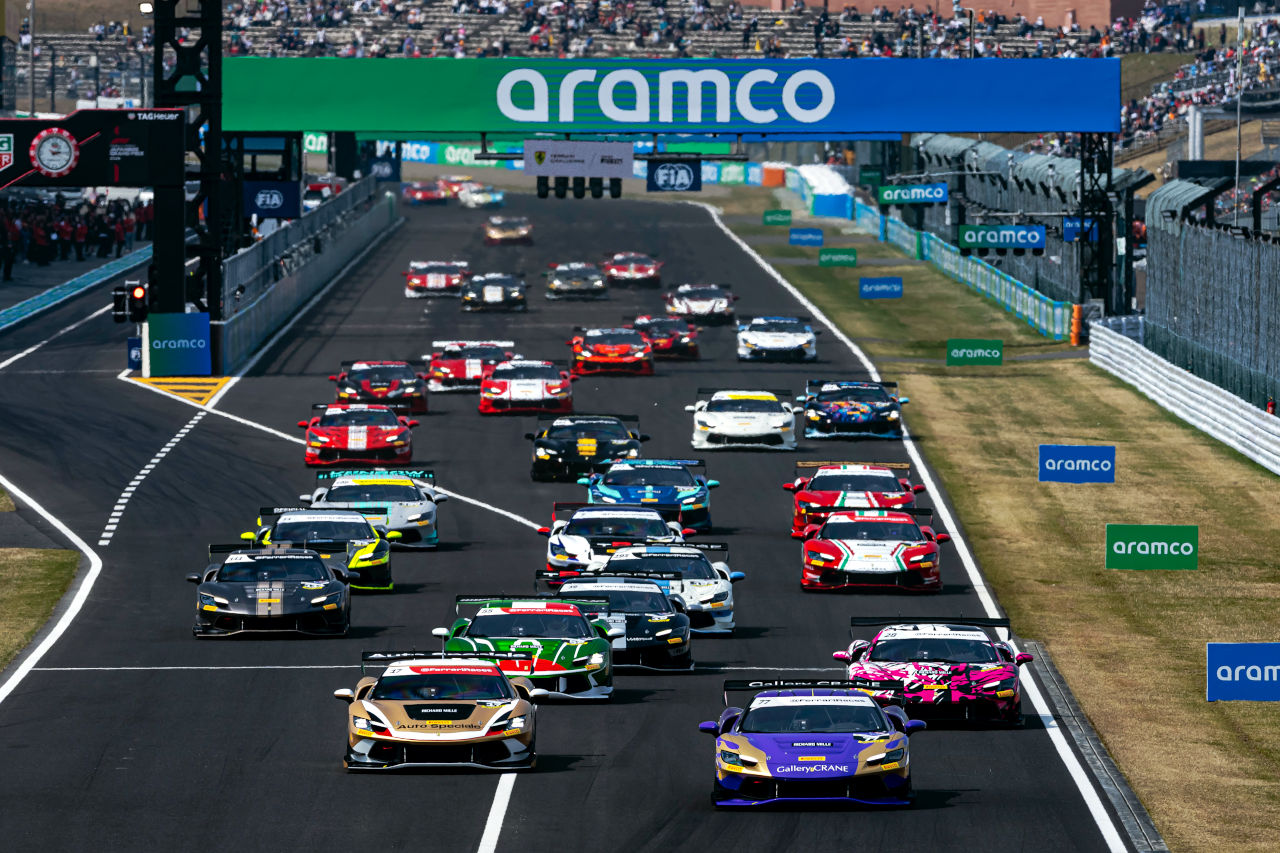 フェラーリ・チャレンジ・ジャパン2026開幕。32台の『296チャレンジ』がF1日本GPの鈴鹿で熱いバトルを展開