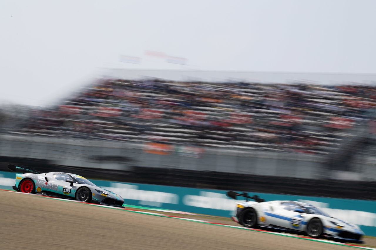 フェラーリ・チャレンジ・ジャパン2026開幕。32台の『296チャレンジ』がF1日本GPの鈴鹿で熱いバトルを展開