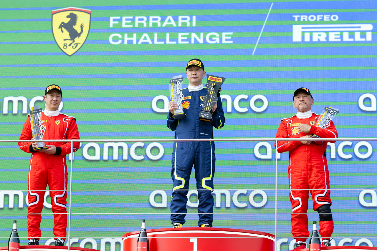 フェラーリ・チャレンジ・ジャパン2026開幕。32台の『296チャレンジ』がF1日本GPの鈴鹿で熱いバトルを展開