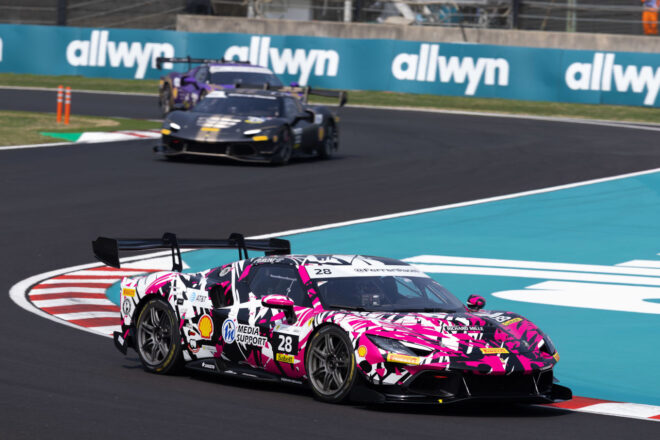 フェラーリ・チャレンジ・ジャパン2026開幕。32台の『296チャレンジ』がF1日本GPの鈴鹿で熱いバトルを展開