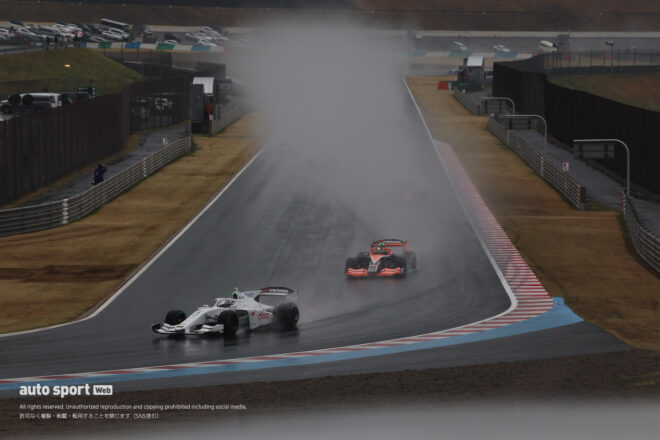 太田格之進（DOCOMO TEAM DANDELION RACING）と岩佐歩夢（TEAM MUGEN AUTOBACS）