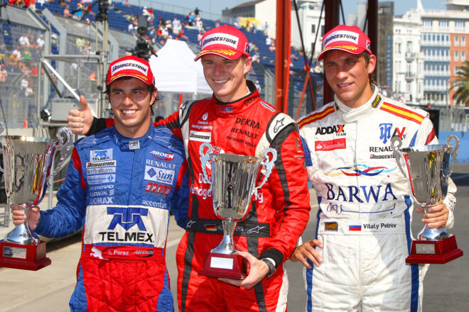 2009年GP2第7戦バレンシア レース2で2位となったセルジオ・ペレス（テルメックス・アーデン・インターナショナル）。優勝はニコ・ヒュルケンベルグ（ARTグランプリ）