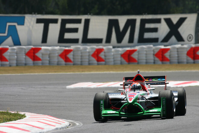 2006-2007シーズンA1GP第9戦メキシコ　フリー走行に出走したセルジオ・ペレス（チームメキシコ）