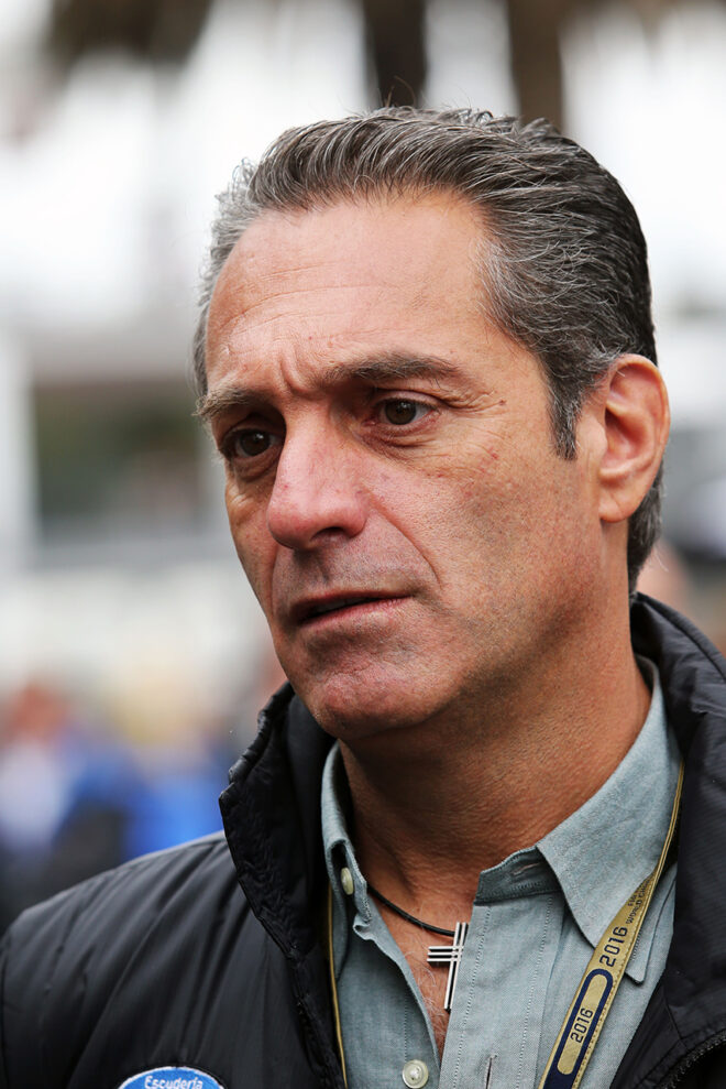 カルロス・スリム・ヘルの息子カルロス・スリム・ドミットは複合企業グルポ・カルソの会長に加え、FIAで上院議員を務めた