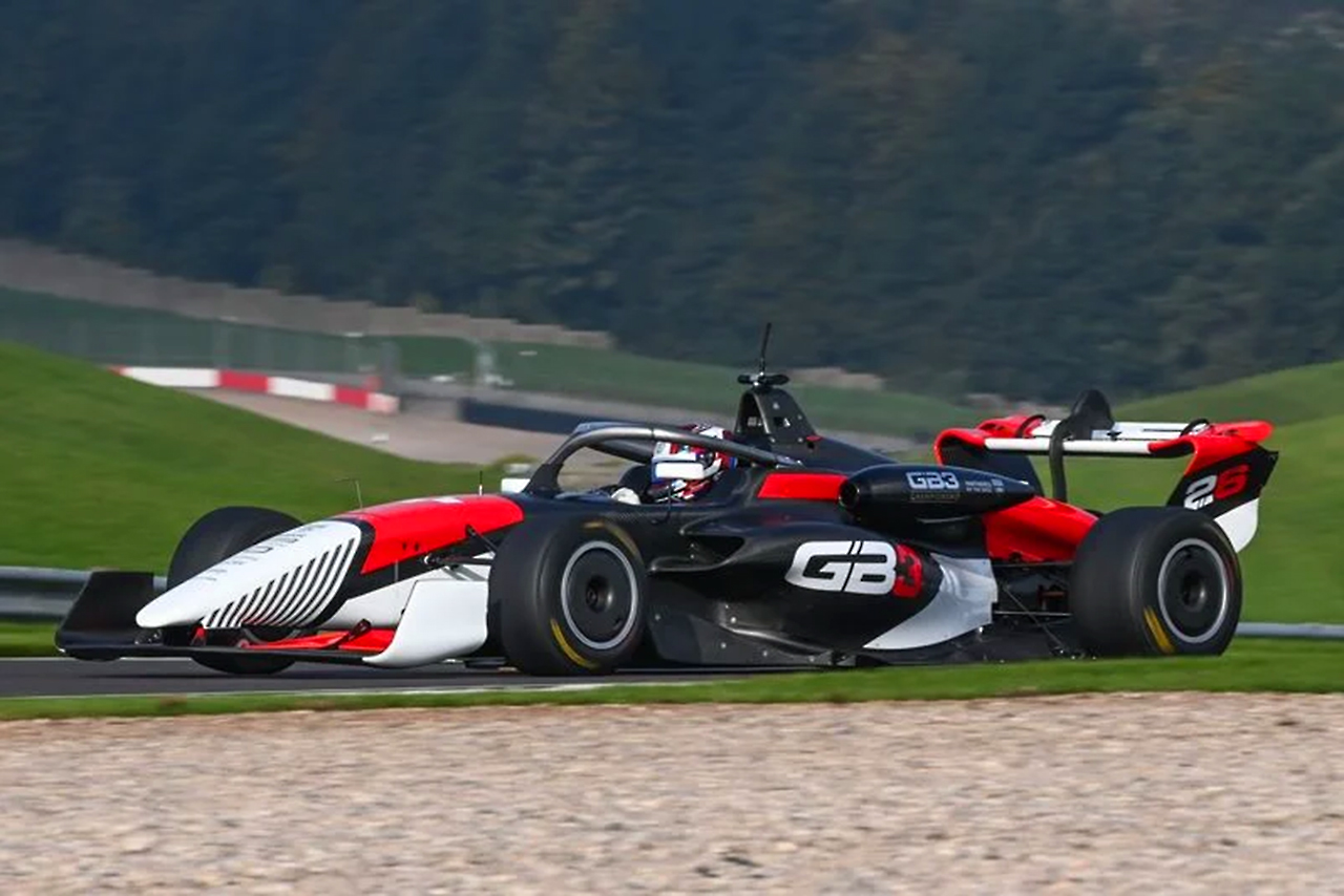 イギリスGB3選手権の『MSV GB3-025』のアップグレードパッケージテスト車両。走行はジョン・ベネットが担当した