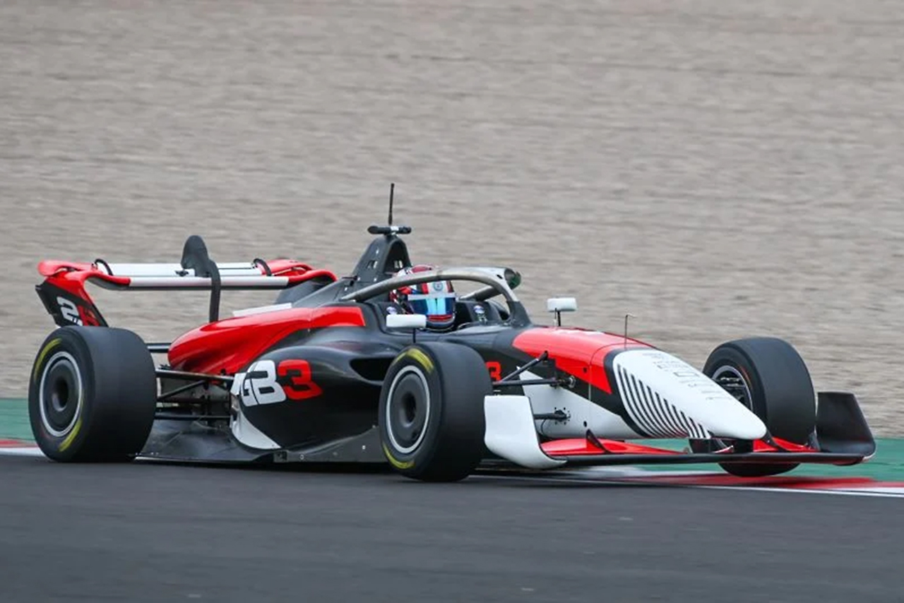 イギリスGB3選手権の『MSV GB3-025』のアップグレードパッケージテスト車両。走行はジョン・ベネットが担当した