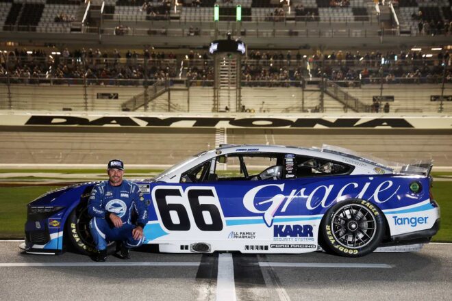 単独開催週ロッキンガムは19歳のサワリッチが初優勝。ケイシー・メアーズは通算500戦出場へ／NASCAR