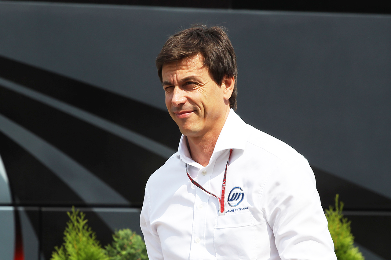 2012年7月より常務取締役に就任したトト・ウォルフ。昇進後はチームウェアを着用するようになった