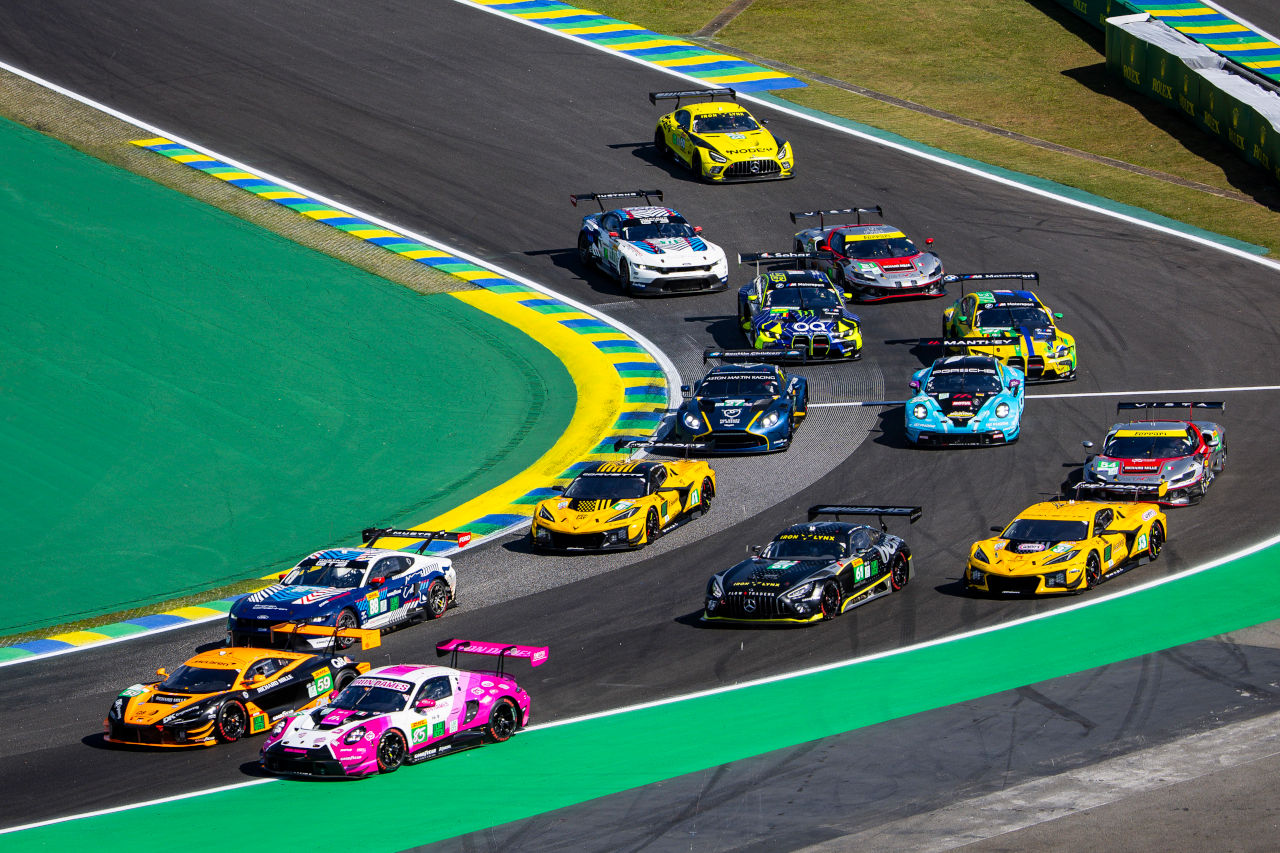LMGT3クラスのスタートシーン