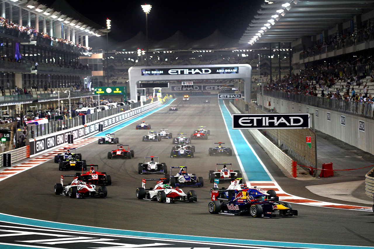 2013年GP3はレッドブル育成のダニール・クビアトがタイトルを獲得した