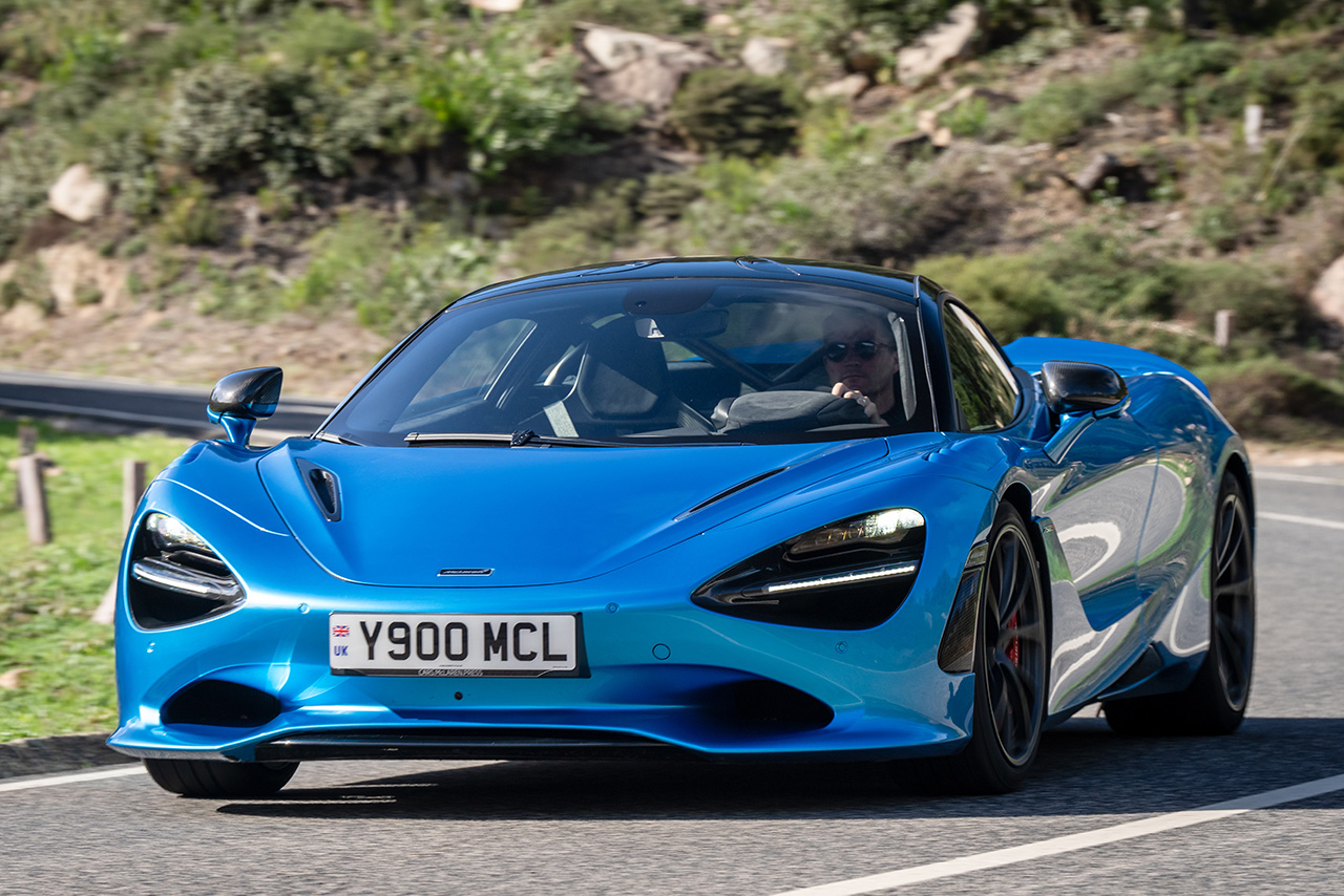 【F1参戦メーカーのフラッグシップモデル紹介】