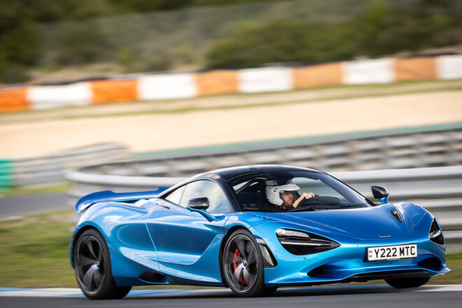 �yF1�Q�탁�[�J�[�̃t���b�O�V�b�v���f���Љ�z