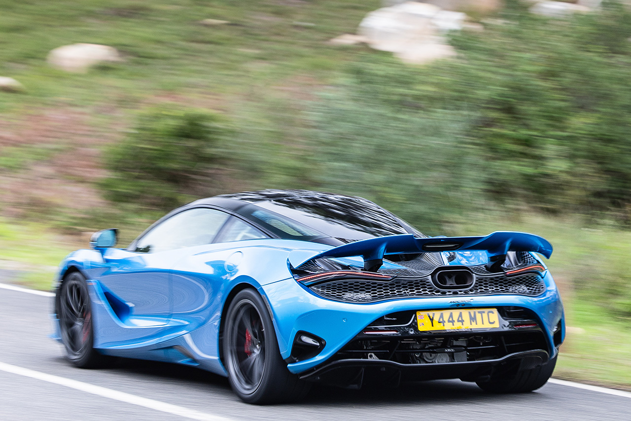 【F1参戦メーカーのフラッグシップモデル紹介】