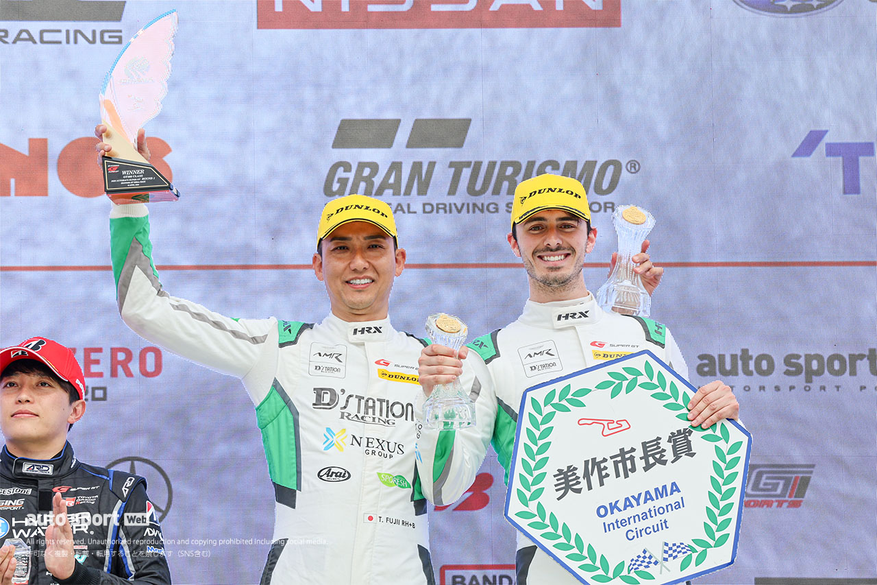 D’station Vantage藤井誠暢「去年までのタイヤだったら勝てていないのは間違いない」【スーパーGT開幕戦GT300優勝インタビュー】