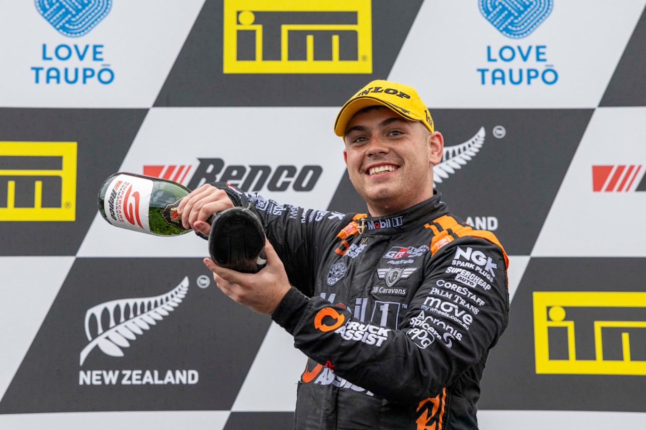 トヨタGRスープラ、低気圧襲来直前に初優勝。ライアン・ウッドがポール・トゥ・ウイン達成／RSC第3戦