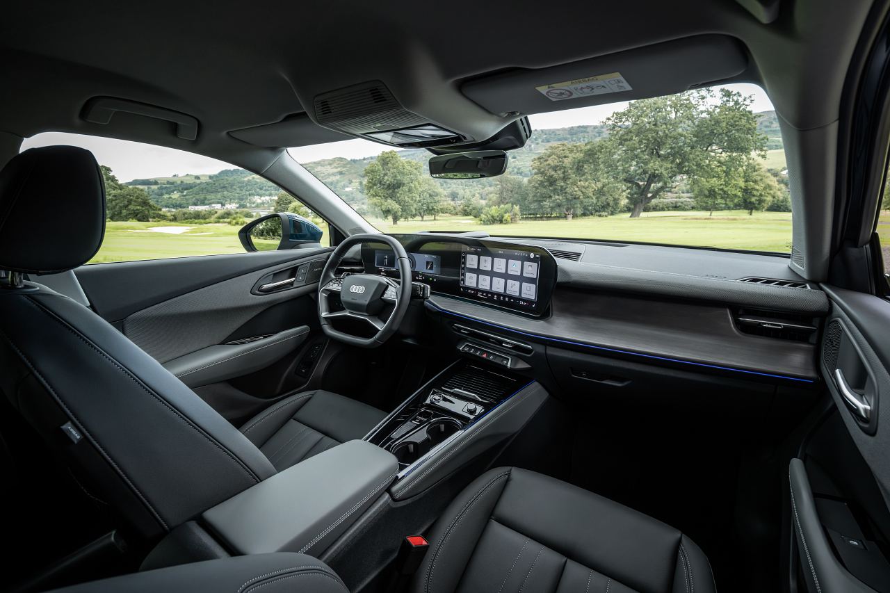 アウディ、今夏発売予定の新型『Q3』欧州仕様をAudi City銀座、日本橋にて期間限定で先行展示