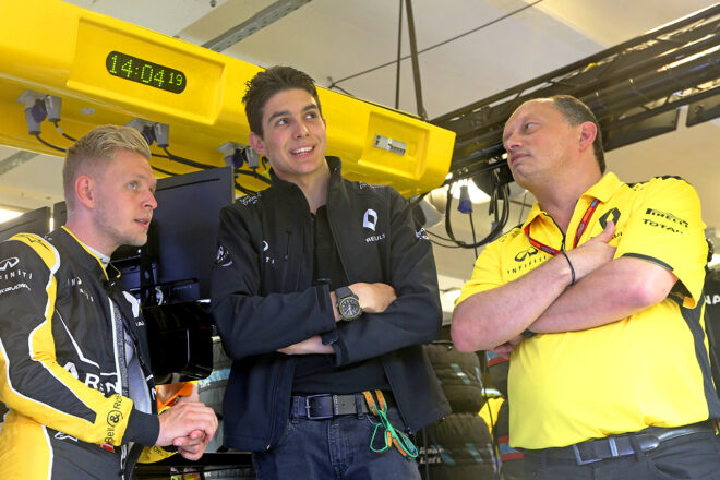 ケビン・マグヌッセン（ルノー）、エステバン・オコン（ルノー・リザーブドライバー）フレデリック・バスール（ルノーチーム代表）