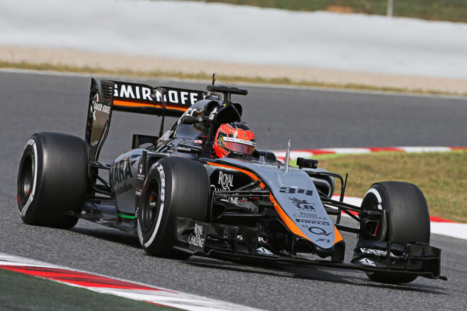 2015年5月に行われたバルセロナテストでフォースインディアVJM08を操ったエステバン・オコン