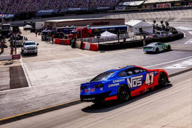 ポール発進ライアン・ブレイニーを0.055秒差で撃破。タイ・ギブスが待望のカップ初優勝／NASCAR第8戦