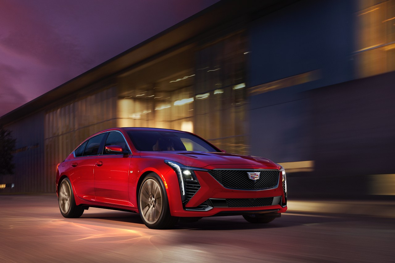 キャデラック、主力セダン『CT5』を刷新。新たなデザイン言語と33インチLEDタッチスクリーンを採用