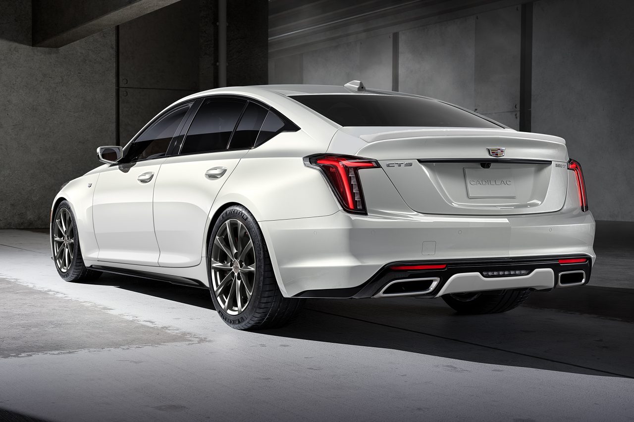 キャデラック、主力セダン『CT5』を刷新。新たなデザイン言語と33インチLEDタッチスクリーンを採用