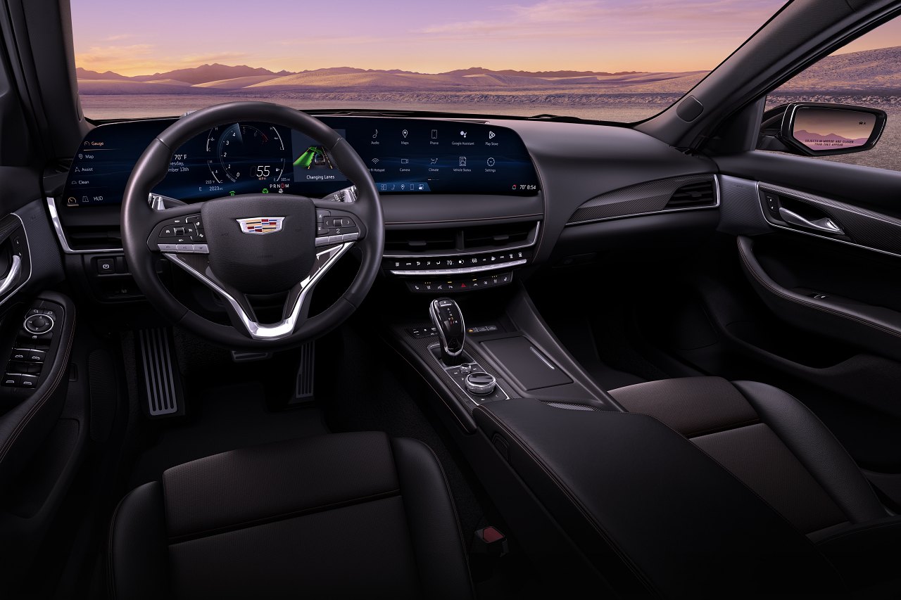 キャデラック、主力セダン『CT5』を刷新。新たなデザイン言語と33インチLEDタッチスクリーンを採用