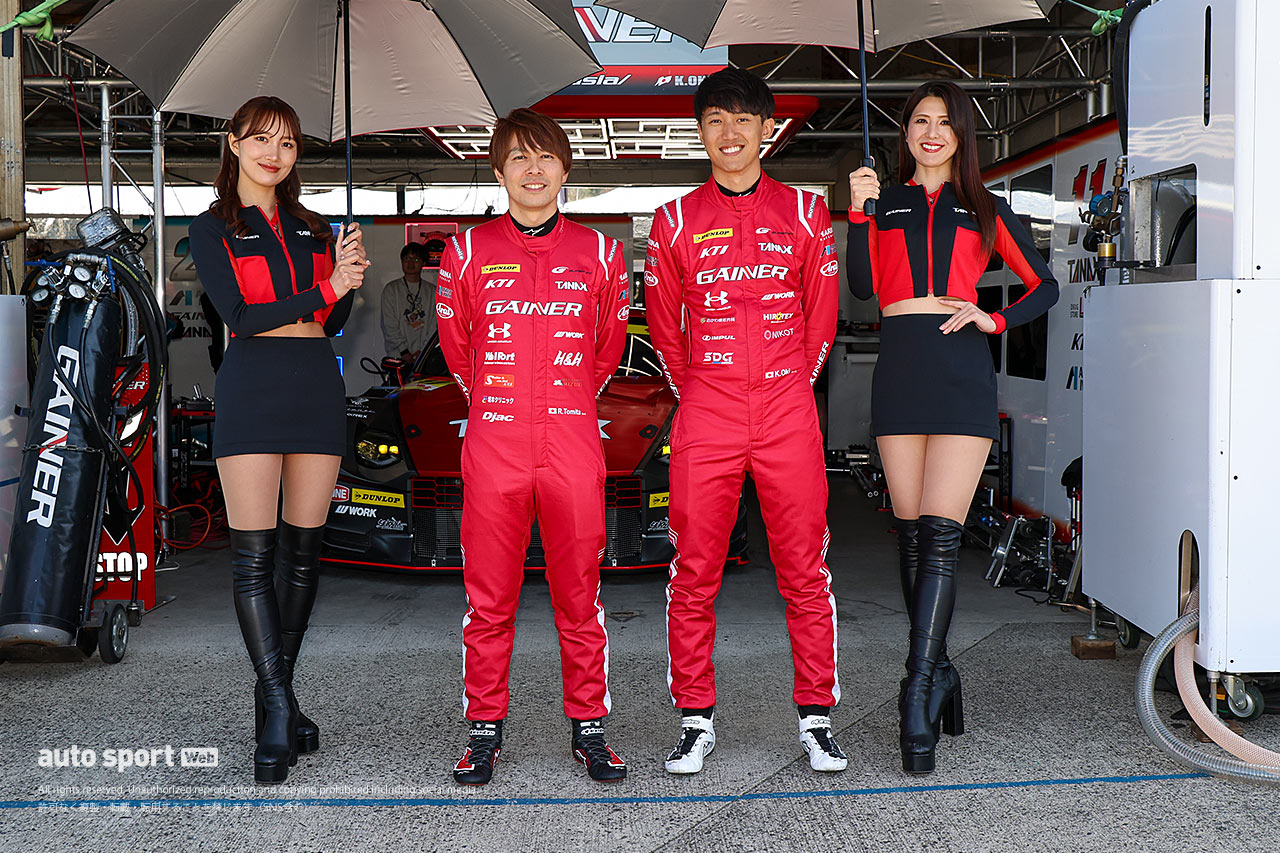 ほぼ全部見せます。2026年スーパーGTドライバーたちのレーシングスーツ姿＆レースアンバサダー（2）