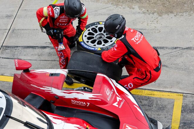 トヨタTR010ハイブリッド