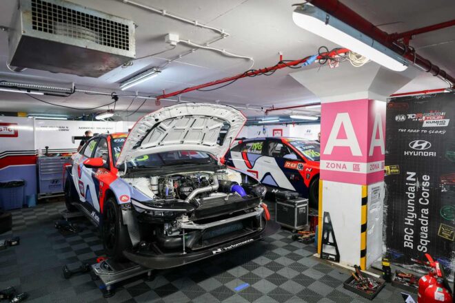 新型『ジーリー・プリフェイスTCR』が初公開。同時にTCRは3ドアモデル、排気量2500ccまで容認へ