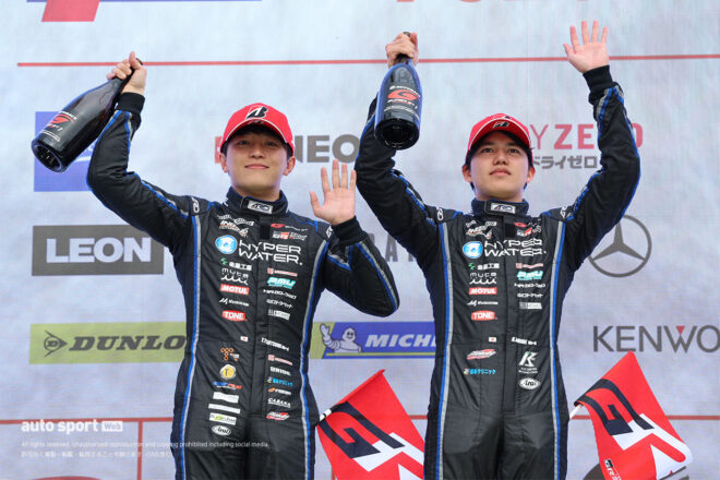 2位表彰台を獲得した堤優威／卜部和久組（HYPER WATER INGING GR86 GT）