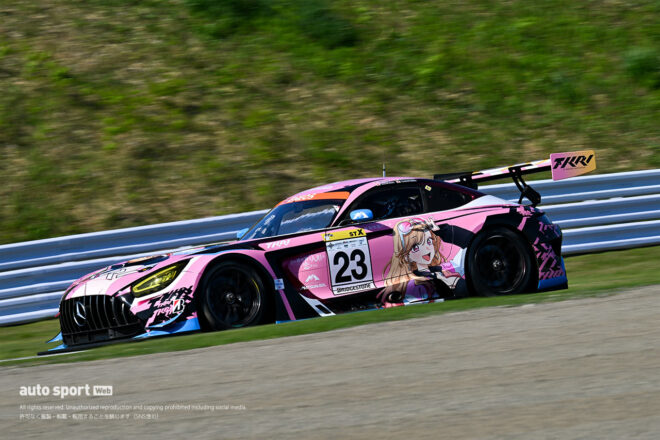 “着せ恋”カラーのTKRI松永建設AMG GT3発進！ 海夢カラーはインパクト抜群