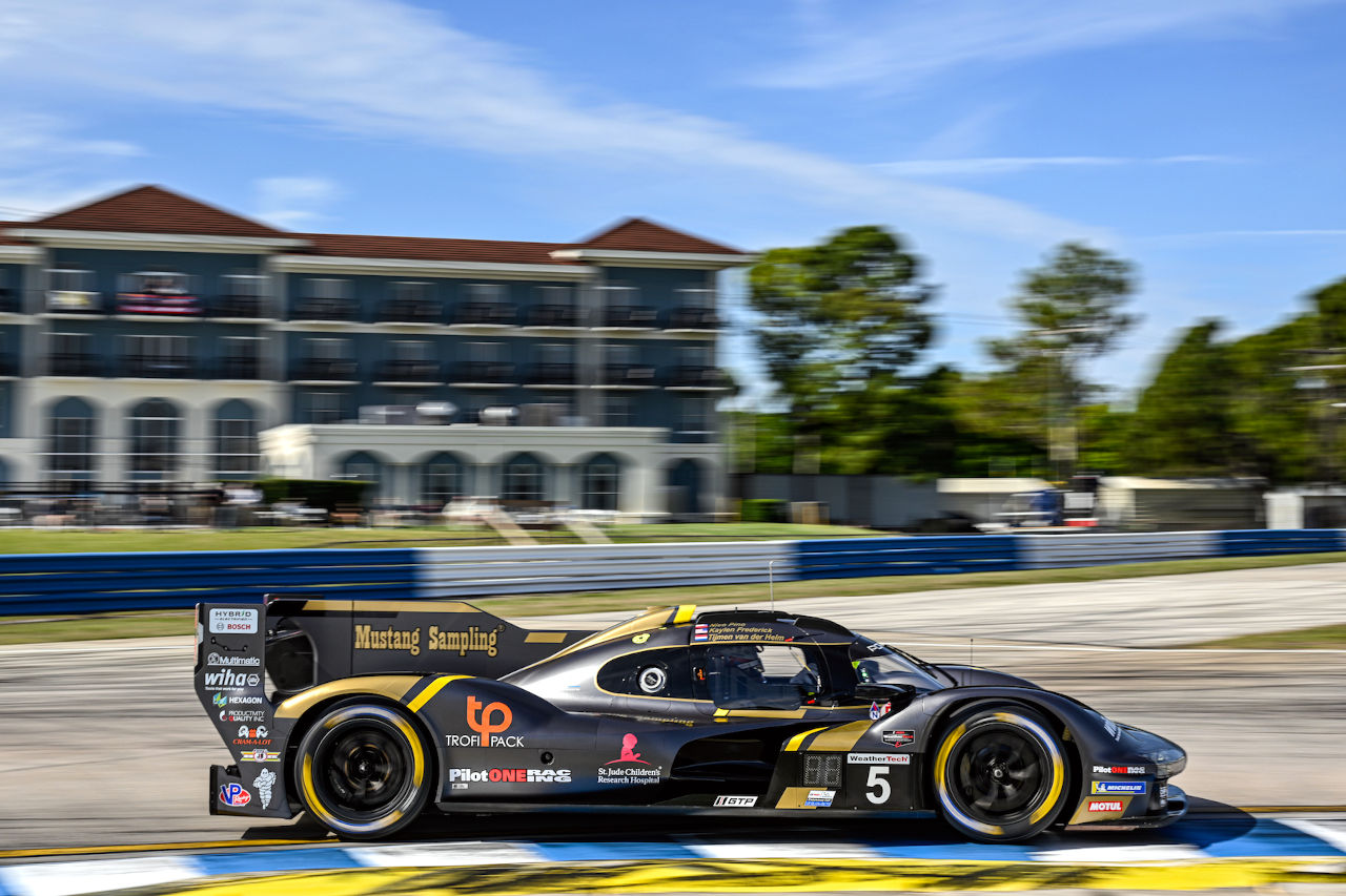 ポルシェ963、トヨタも未経験の“史上最重量”1100kgに。厳しいBoP調整は「成功に対する賛辞」とペンスキー社長／IMSA