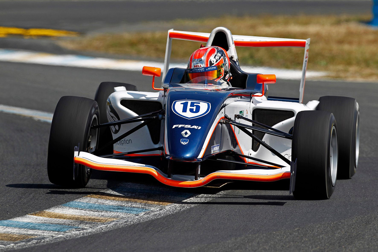 2011年フランスF4に参戦するピエール・ガスリー