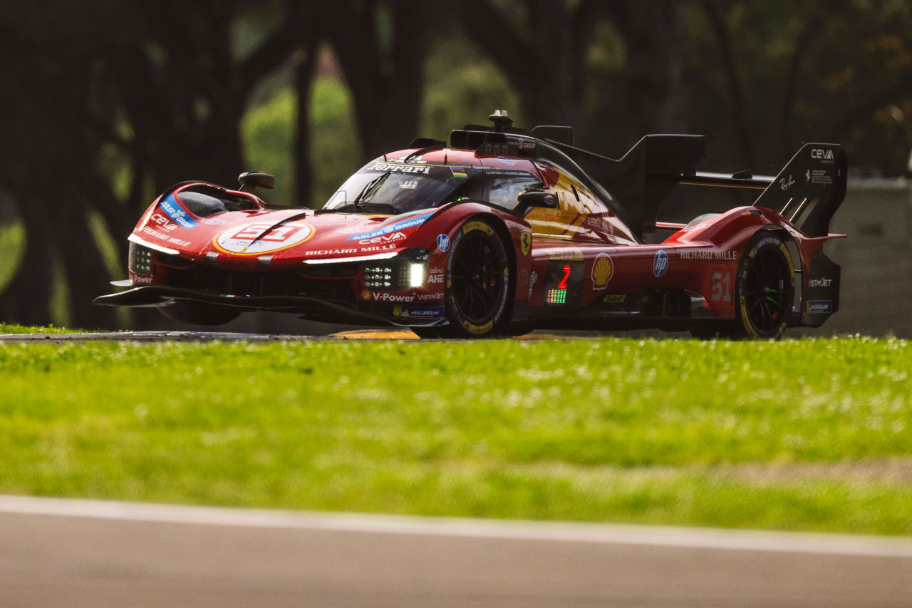 トヨタの改良型マシン『TR010ハイブリッド』がデビューウイン。チームワークでフェラーリを下し節目の50勝達成【WEC第1戦イモラ決勝レポート】